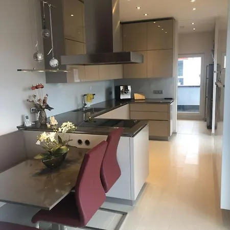 Exklusivs Penthouse Mit Blick Auf Golfplatz In Koln, Widdersdorf Apartmán