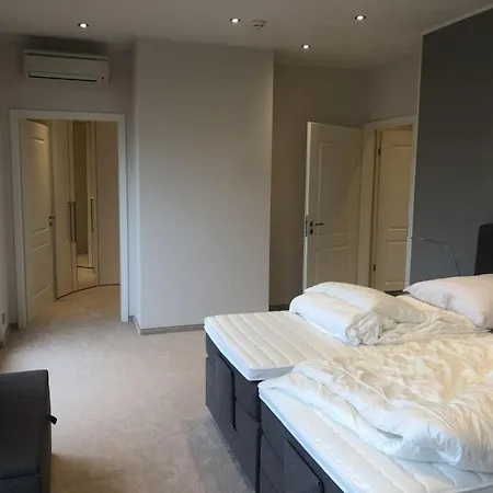 Exklusivs Penthouse Mit Blick Auf Golfplatz In Koln, Widdersdorf Apartmán